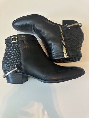 Sam Edelman Black Leather Zip Ankle Booties Stylish Comfy Casual Classy 10 US